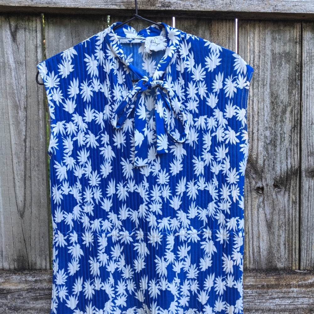 Vintage Blue Sleeveless Blouse (S/M)